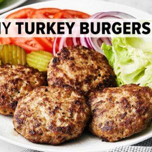 This TURKEY BURGER recipe is juicy, healthy and easy to make!